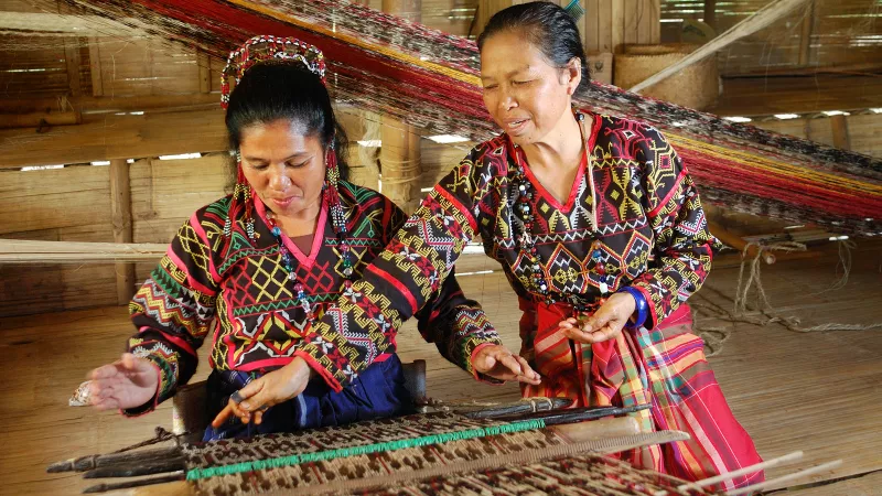 indigenous peoples and dreamweavers from Lake Sebu